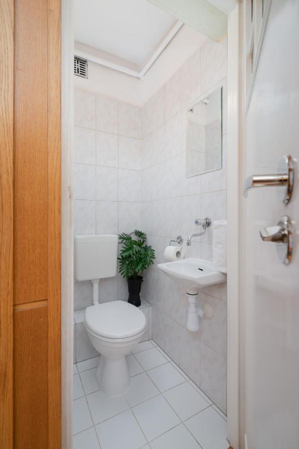 Jozefinska Apartment With Balcony Cracow By Noclegi Renters Cracovia Esterno foto